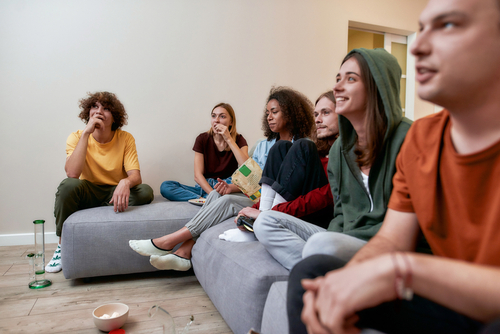  people with social anxiety disorders may turn to alcohol to help them feel more comfortable in social situations. 